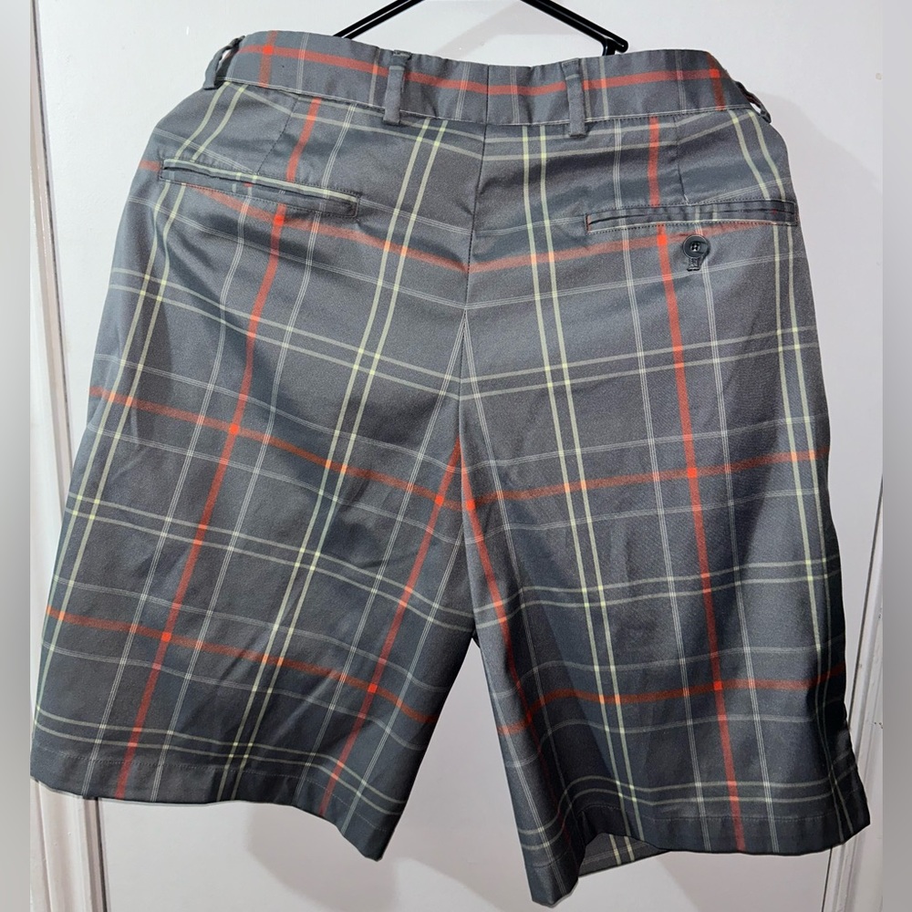 Walter Hagen shorts. Size 34.